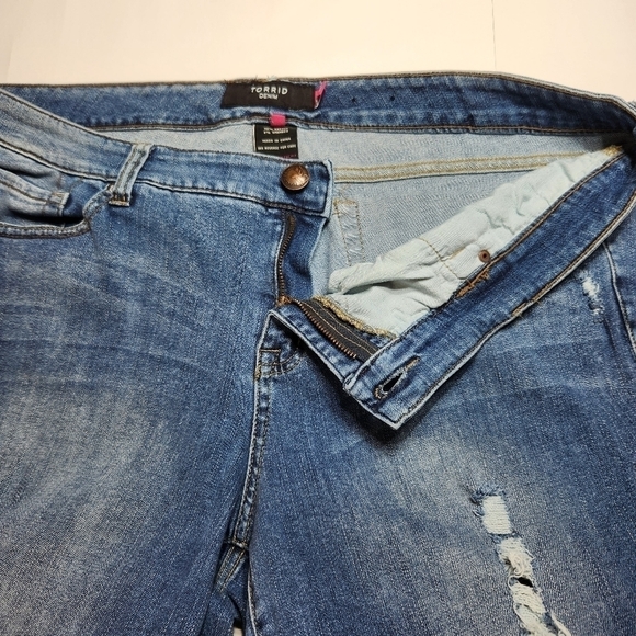 Torrid Distressed Bootcut Jeans, Size 20 - Picture 11 of 15